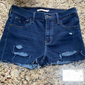 Levi 720 High Rise Super Skinny Shorts NWOT Size28
